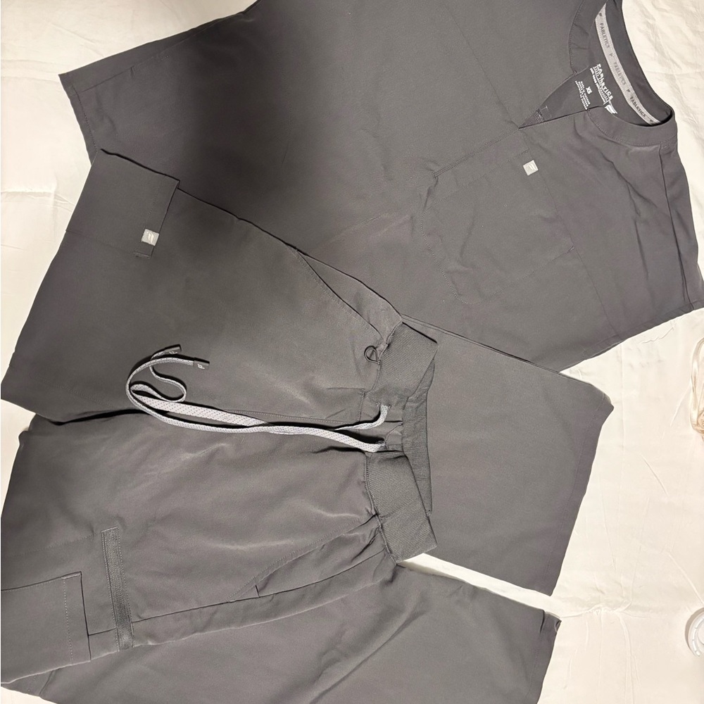 Fabletics Scrub Set NWT - image 3